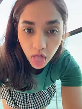 CuteeRose online show from November 30, 2025, 1:04 pm