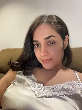 Snapshot of CuteeRose chatting on July 17, 2026, 5:51 pm CuteeRose online show from July 17, 2026, 5:51 pm