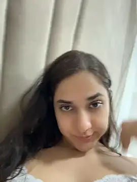 Snapshot of CuteeRose chatting on July 21, 2026, 6:21 pm CuteeRose online show from July 21, 2026, 6:21 pm