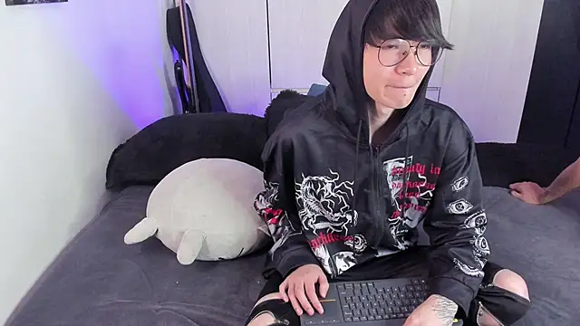 Aventure Twinks online show from December 24, 2024, 2:33 pm