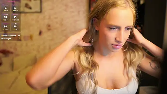 Nicolette  Shea  online show from January 6, 2026, 7:56 am