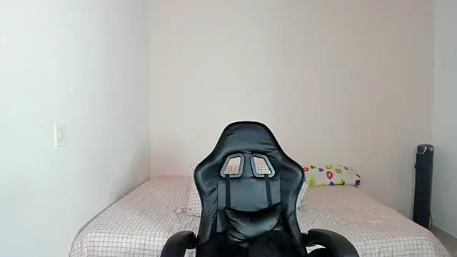 nina pons online show from April 21, 2026, 1:42 am