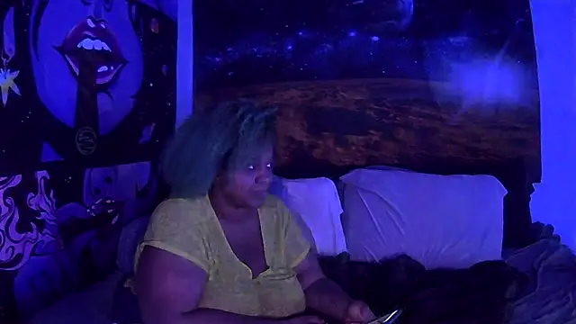 AutumnHart online show from February 5, 2025, 5:09 pm