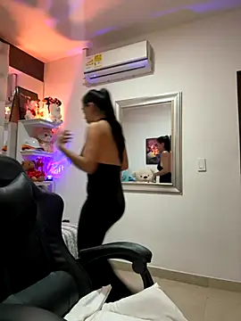 ZarahEvans online show from October 13, 2025, 3:23 pm