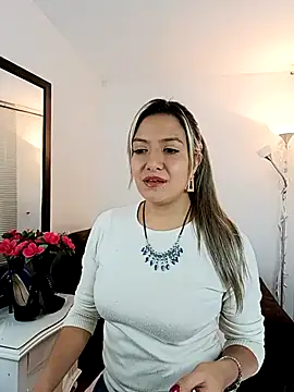 valeriahunter1 online show from February 13, 2025, 10:00 pm