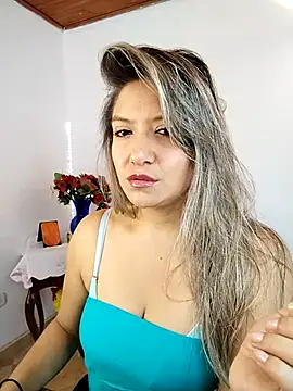 valeriahunter1 online show from May 7, 2026, 10:15 pm