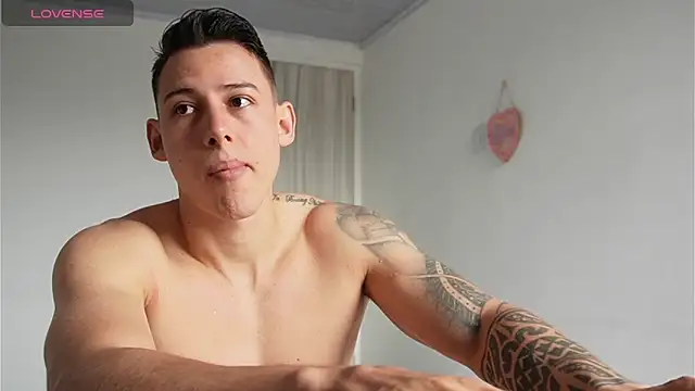 Snapshot of Muscle_King_Cum chatting on April 18, 2026, 2:21 pm Muscle King Cum online show from April 18, 2026, 2:21 pm
