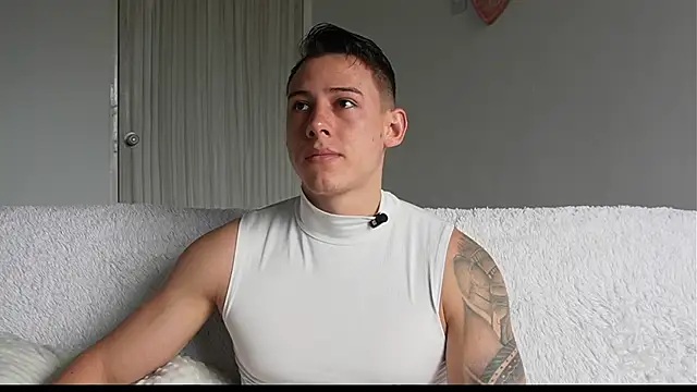 Snapshot of Muscle_King_Cum chatting on May 11, 2026, 2:45 pm Muscle King Cum online show from May 11, 2026, 2:45 pm