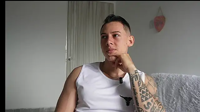 Snapshot of Muscle_King_Cum chatting on May 13, 2026, 1:19 pm Muscle King Cum online show from May 13, 2026, 1:19 pm