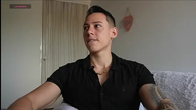 Snapshot of Muscle_King_Cum chatting on June 2, 2026, 1:24 pm Muscle King Cum online show from June 2, 2026, 1:24 pm