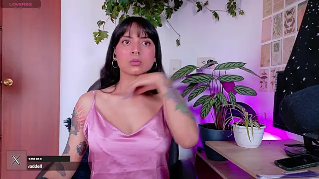 Yeriawaddell  online show from December 19, 2025, 2:46 pm