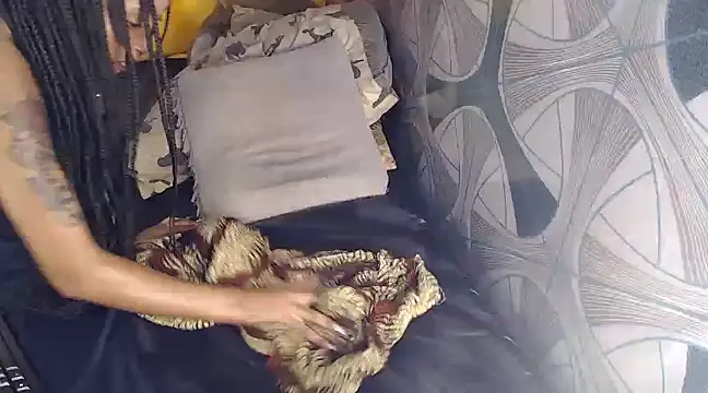 Candiey001 online show from December 19, 2024, 11:35 pm