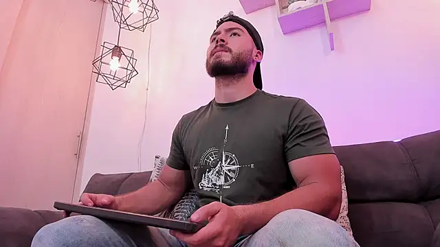 SebastianVilla  online show from December 26, 2024, 9:26 pm