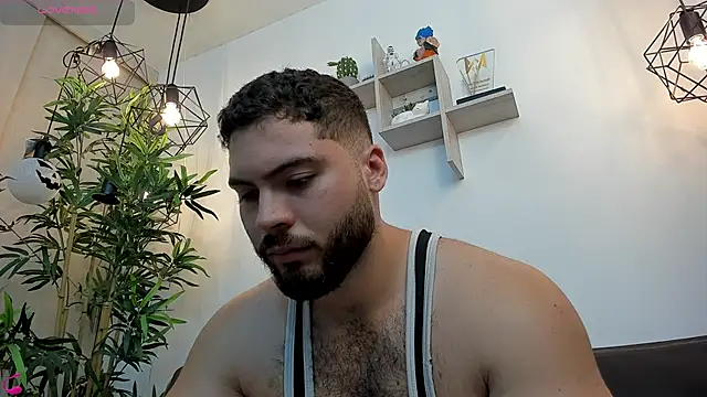 SebastianVilla  online show from November 7, 2025, 10:32 pm