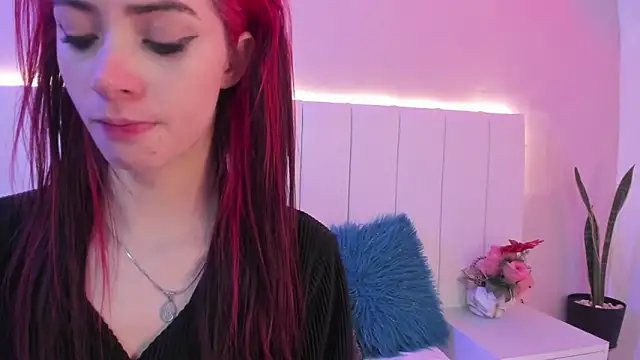 CAMILLEN PETTID online show from November 18, 2025, 10:36 pm