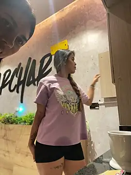 Snapshot of Emilia_Bakerr chatting on February 28, 2025, 6:31 pm Emilia Bakerr online show from February 28, 2025, 6:31 pm