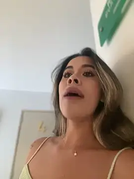 Snapshot of Emilia_Bakerr chatting on March 17, 2025, 6:42 pm Emilia Bakerr online show from March 17, 2025, 6:42 pm