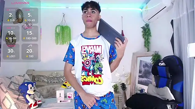 Snapshot of huge_armound chatting on March 2, 2026, 5:41 am huge armound online show from March 2, 2026, 5:41 am