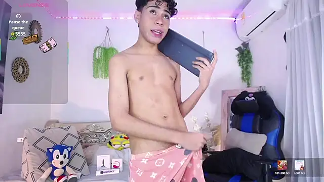 Snapshot of huge_armound chatting on March 16, 2026, 8:13 pm huge armound online show from March 16, 2026, 8:13 pm