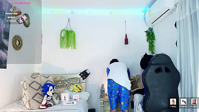 Snapshot of huge_armound chatting on March 24, 2026, 8:03 pm huge armound online show from March 24, 2026, 8:03 pm