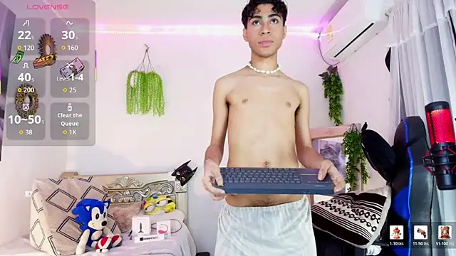 Snapshot of huge_armound chatting on March 26, 2026, 10:15 pm huge armound online show from March 26, 2026, 10:15 pm