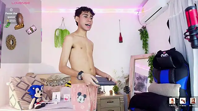 Snapshot of huge_armound chatting on March 29, 2026, 2:00 am huge armound online show from March 29, 2026, 2:00 am