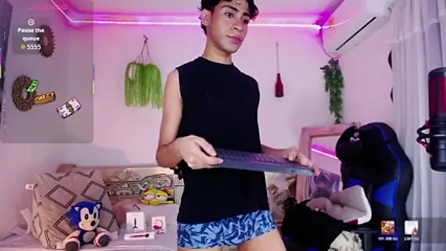 Snapshot of huge_armound chatting on April 2, 2026, 2:53 am huge armound online show from April 2, 2026, 2:53 am