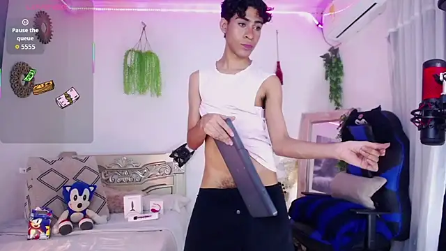 Snapshot of huge_armound chatting on April 10, 2026, 6:40 am huge armound online show from April 10, 2026, 6:40 am