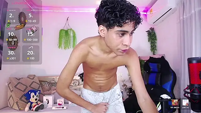 Snapshot of huge_armound chatting on July 6, 2026, 8:11 am huge armound online show from July 6, 2026, 8:11 am
