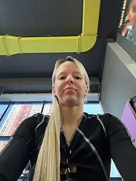 LikaCat online show from December 16, 2025, 3:00 am