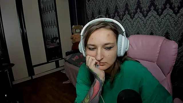 Snapshot of AlexRacc00n chatting on December 5, 2024, 12:52 am AlexRacc00n online show from December 5, 2024, 12:52 am