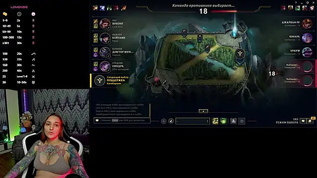 Snapshot of AlexRacc00n chatting on October 14, 2025, 4:19 pm AlexRacc00n online show from October 14, 2025, 4:19 pm