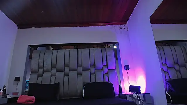 NikkySmiith online show from May 8, 2026, 11:26 am