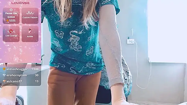 RosaJil online show from November 14, 2025, 12:04 pm