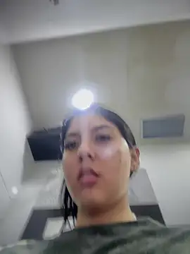 Snapshot of MarianaBenz chatting on January 15, 2025, 2:06 am MarianaBenz online show from January 15, 2025, 2:06 am