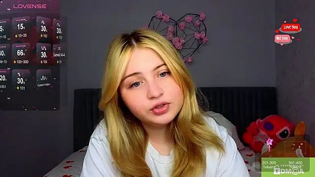 shy blondiee online show from December 10, 2024, 11:40 pm