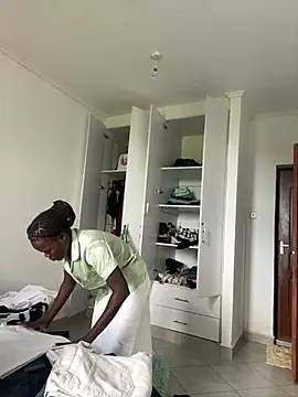 petiteebony 81 online show from March 19, 2026, 6:39 am