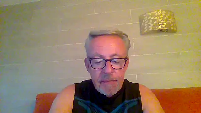 Snapshot of tuggy59 chatting on June 18, 2026, 5:08 am tuggy59 online show from June 18, 2026, 5:08 am