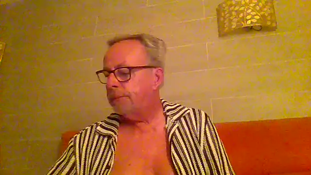 Snapshot of tuggy59 chatting on July 9, 2026, 4:05 am tuggy59 online show from July 9, 2026, 4:05 am