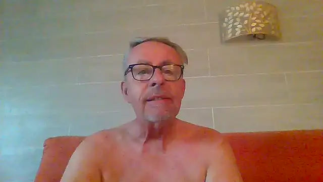 Snapshot of tuggy59 chatting on July 12, 2026, 6:04 am tuggy59 online show from July 12, 2026, 6:04 am