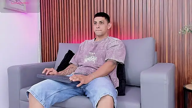 Alex cute77 online show from March 19, 2026, 12:09 pm