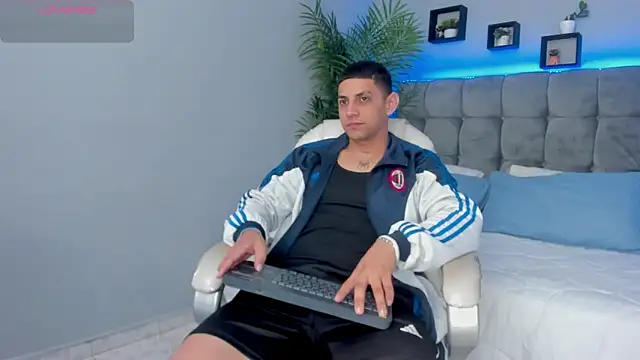 Alex cute77 online show from March 20, 2026, 12:21 pm