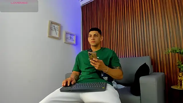 Alex cute77 online show from March 25, 2026, 12:22 pm