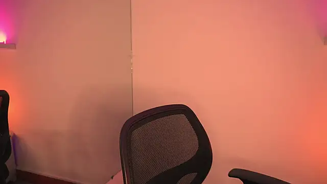 Gloomydoll online show from February 6, 2026, 8:01 pm