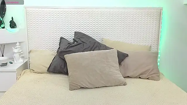 Snapshot of Eva_Rogers_ chatting on December 11, 2024, 2:11 pm Eva Rogers  online show from December 11, 2024, 2:11 pm