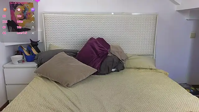 Snapshot of Eva_Rogers_ chatting on September 18, 2025, 9:00 am Eva Rogers  online show from September 18, 2025, 9:00 am