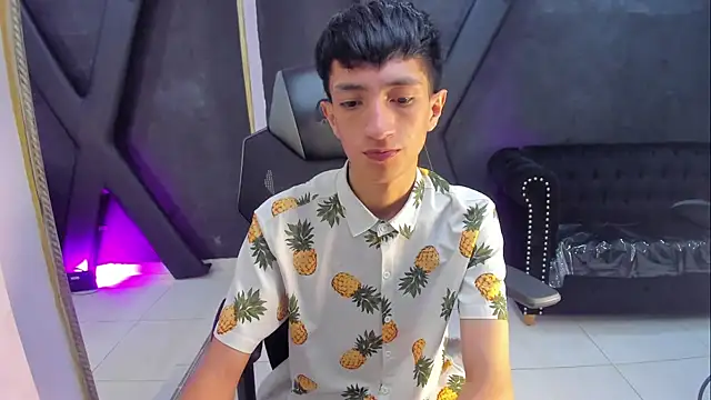 DereckCooperr online show from November 11, 2025, 10:43 pm