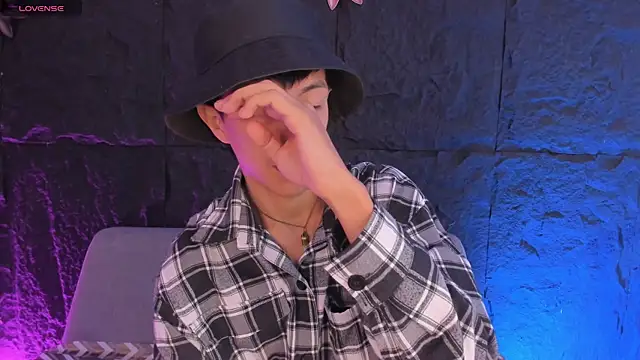 DereckCooperr online show from February 17, 2026, 10:49 pm