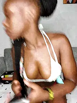 Snapshot of bebygirl143s chatting on November 20, 2025, 9:58 pm bebygirl143s online show from November 20, 2025, 9:58 pm