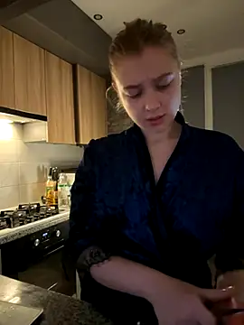 freiiaflower online show from October 27, 2025, 9:52 pm